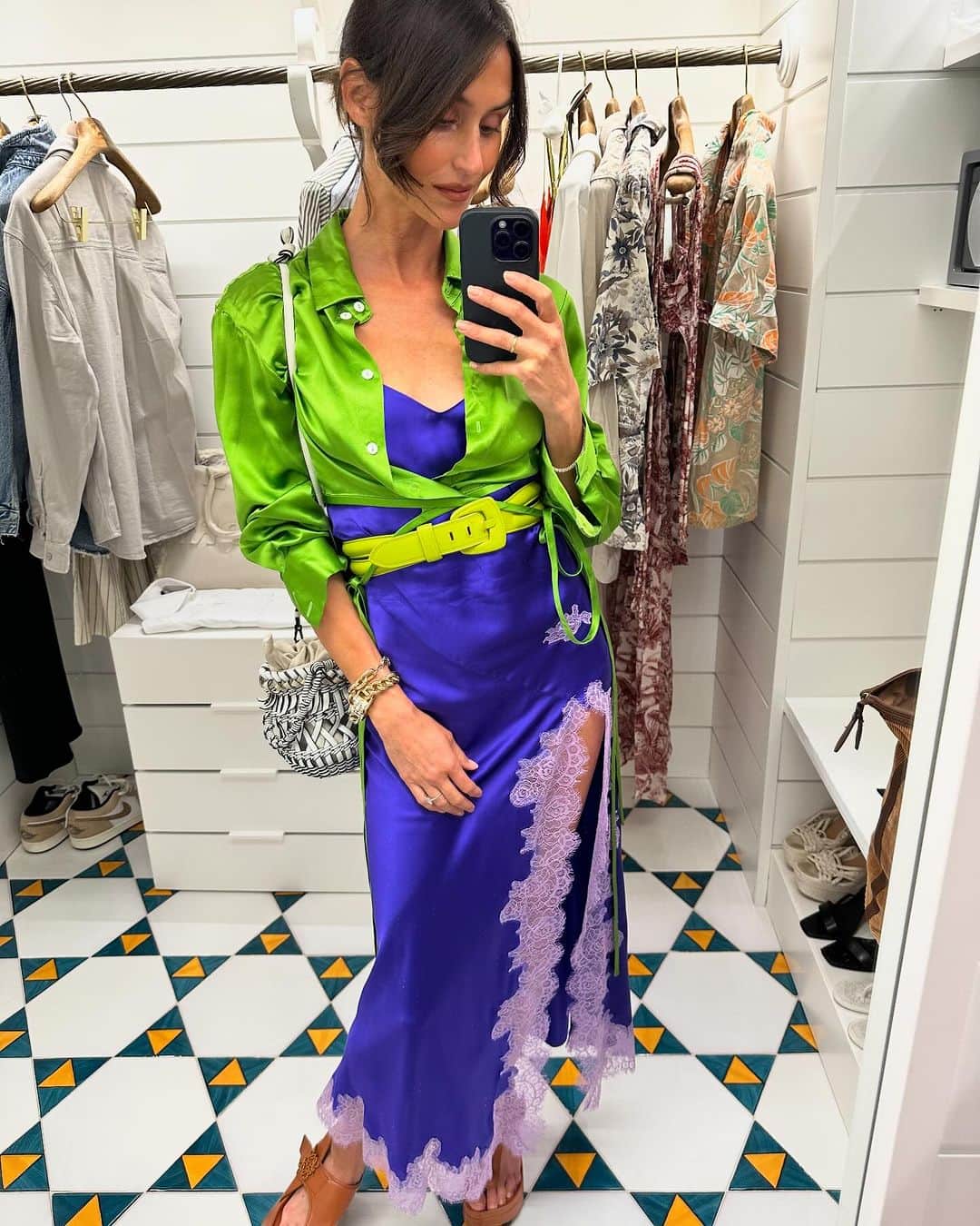 ダニジョーのインスタグラム：「Two ways to style the slip (for all those asking the violet is sold out but we just restocked the tangerine also tagged in this photo) 😊」