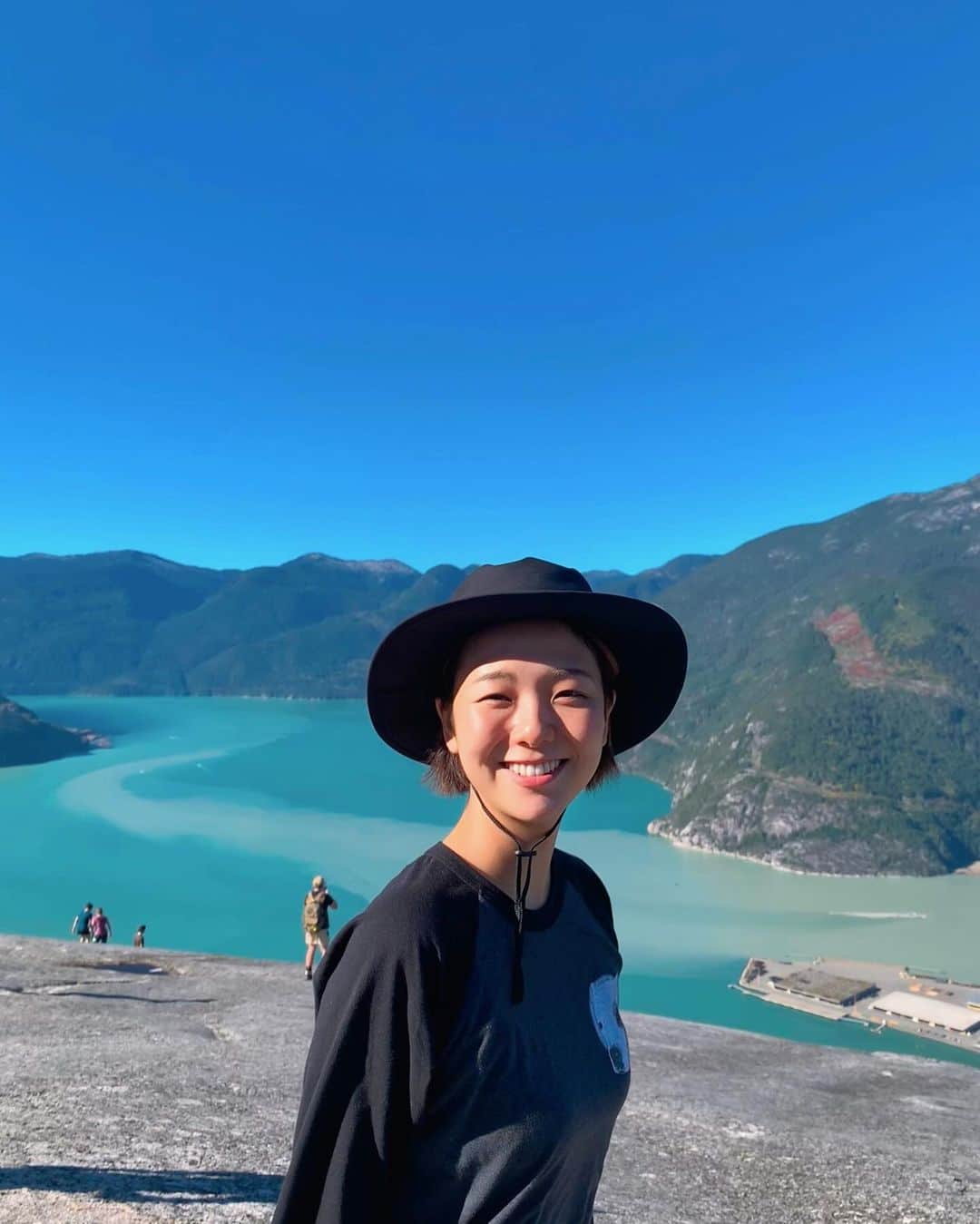 のインスタグラム：「山を登りました🏔️  ブルージェイを近くで見た🐦 かわいい！」