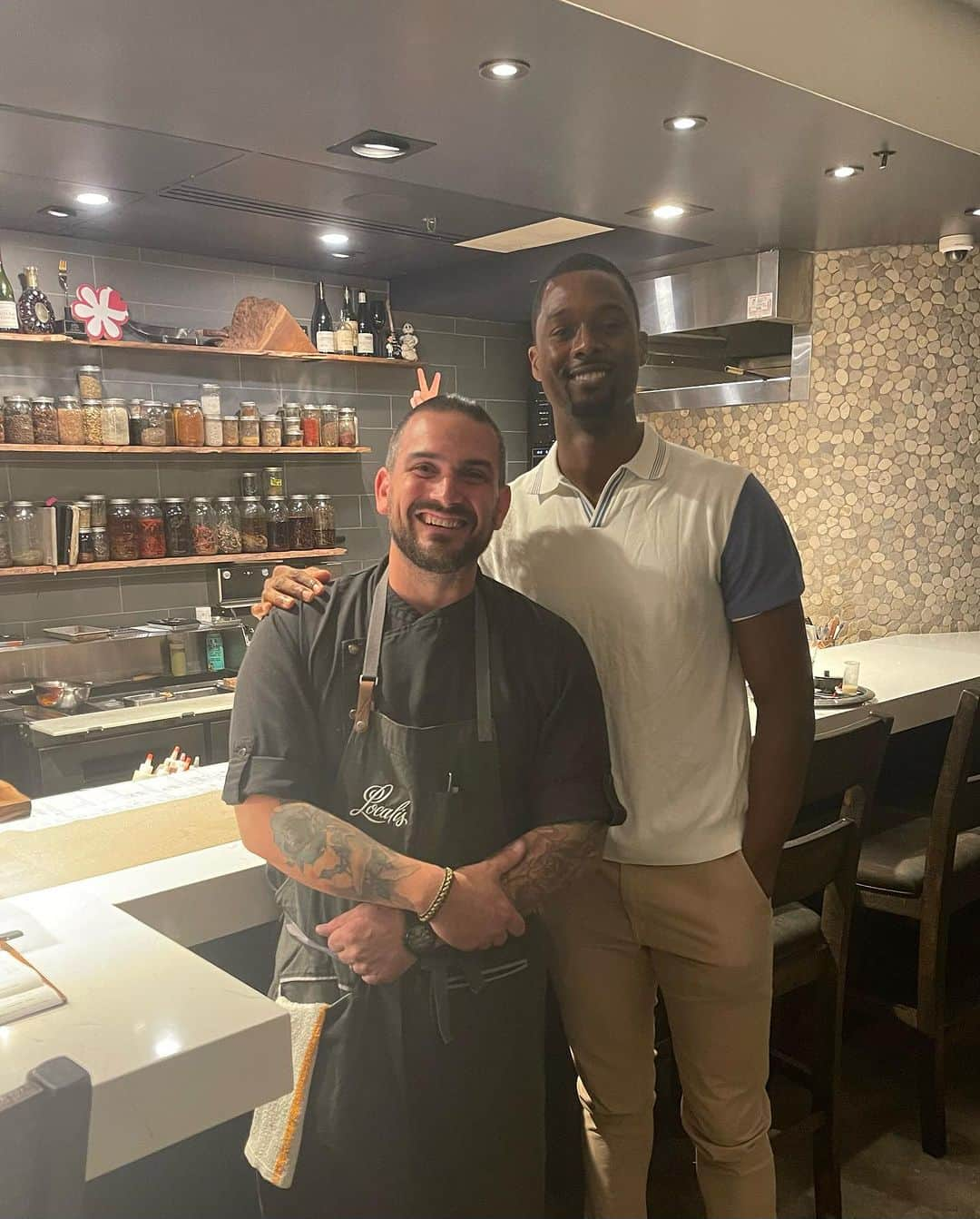 ハリソン・バーンズさんのインスタグラム写真 - (ハリソン・バーンズInstagram)「Always a great dinner when I get to connect with my guy @chefchrisbarnum !! One of the best meals in Sacramento and continues to get better each visit @eatatlocalis」10月8日 5時52分 - hbarnes