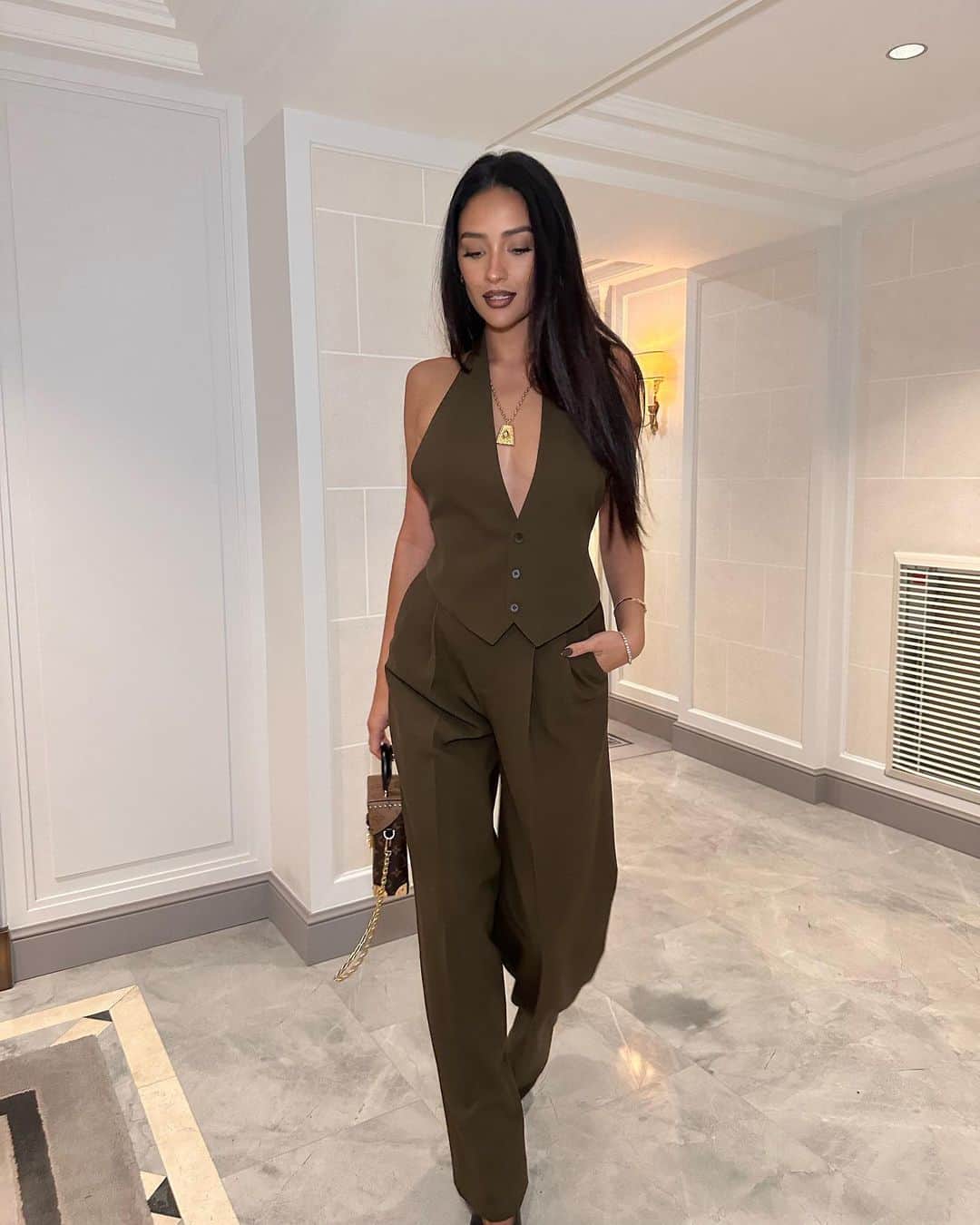 シェイ・ミッチェルさんのインスタグラム写真 - (シェイ・ミッチェルInstagram)「Last dump from Paris」10月8日 5時57分 - shaymitchell