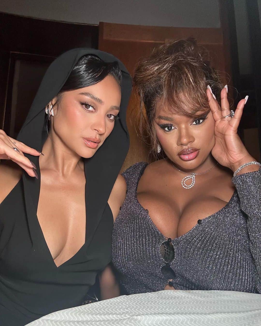シェイ・ミッチェルさんのインスタグラム写真 - (シェイ・ミッチェルInstagram)「Last dump from Paris」10月8日 5時57分 - shaymitchell