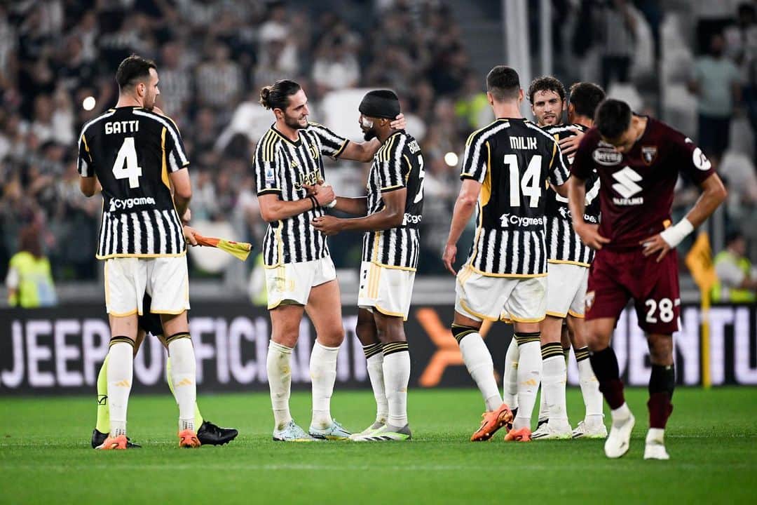 アドリアン・ラビオのインスタグラム：「Vincere contro i rivali cittadini ✅⚪️⚫️」