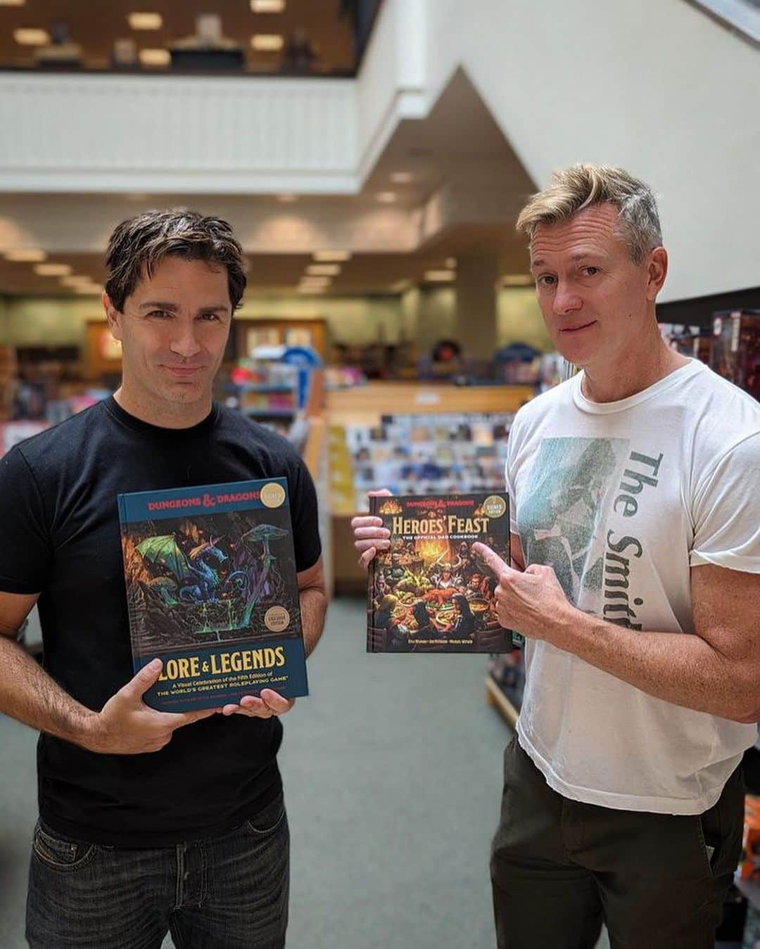 カイル・ニューマンさんのインスタグラム写真 - (カイル・ニューマンInstagram)「Have you got your copy of our new book LORE & LEGENDS yet?? It’s the sequel to our Hugo-nominated bestseller ART & ARCANA and it’s in stores everywhere fine books are sold. If you love Dungeons & Dragon then this book is for you!! Sam Witwer and I have been signing copies around Los Angeles so be on the lookout. Also — the whole team will be in LA soon for more signings so stay tuned for details.」10月8日 6時25分 - kyle_newman