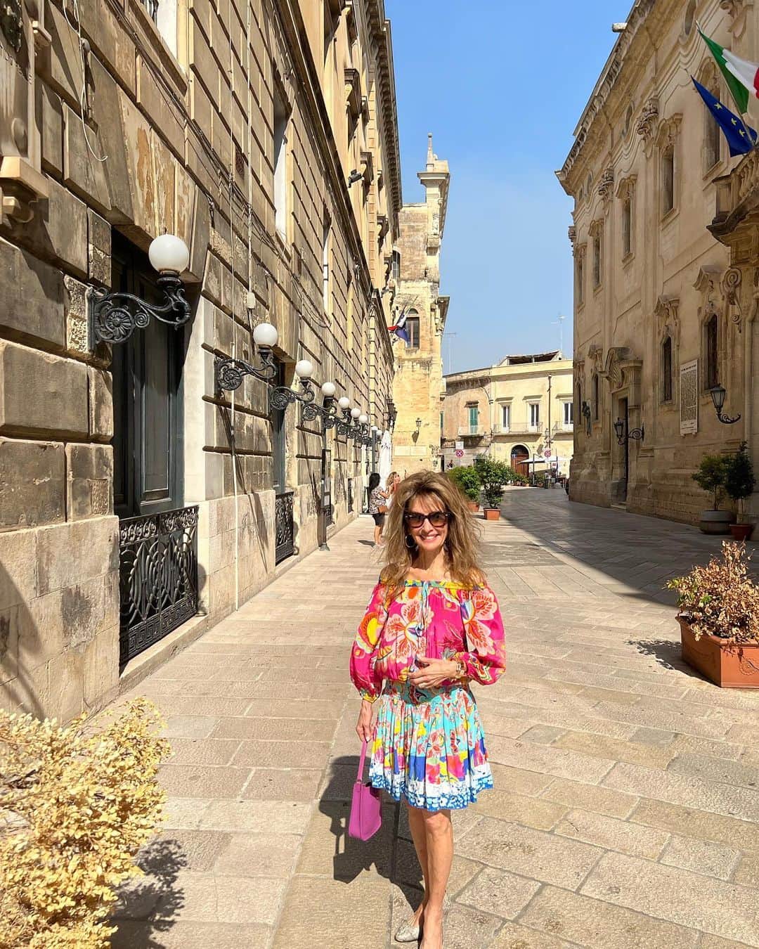 スーザン・ルッチのインスタグラム：「I Love Lecce—a little shopping this afternoon/ learning to make orecchiette and focaccia this evening!❤️🇮🇹💃🏽💃🏽💃🏽」
