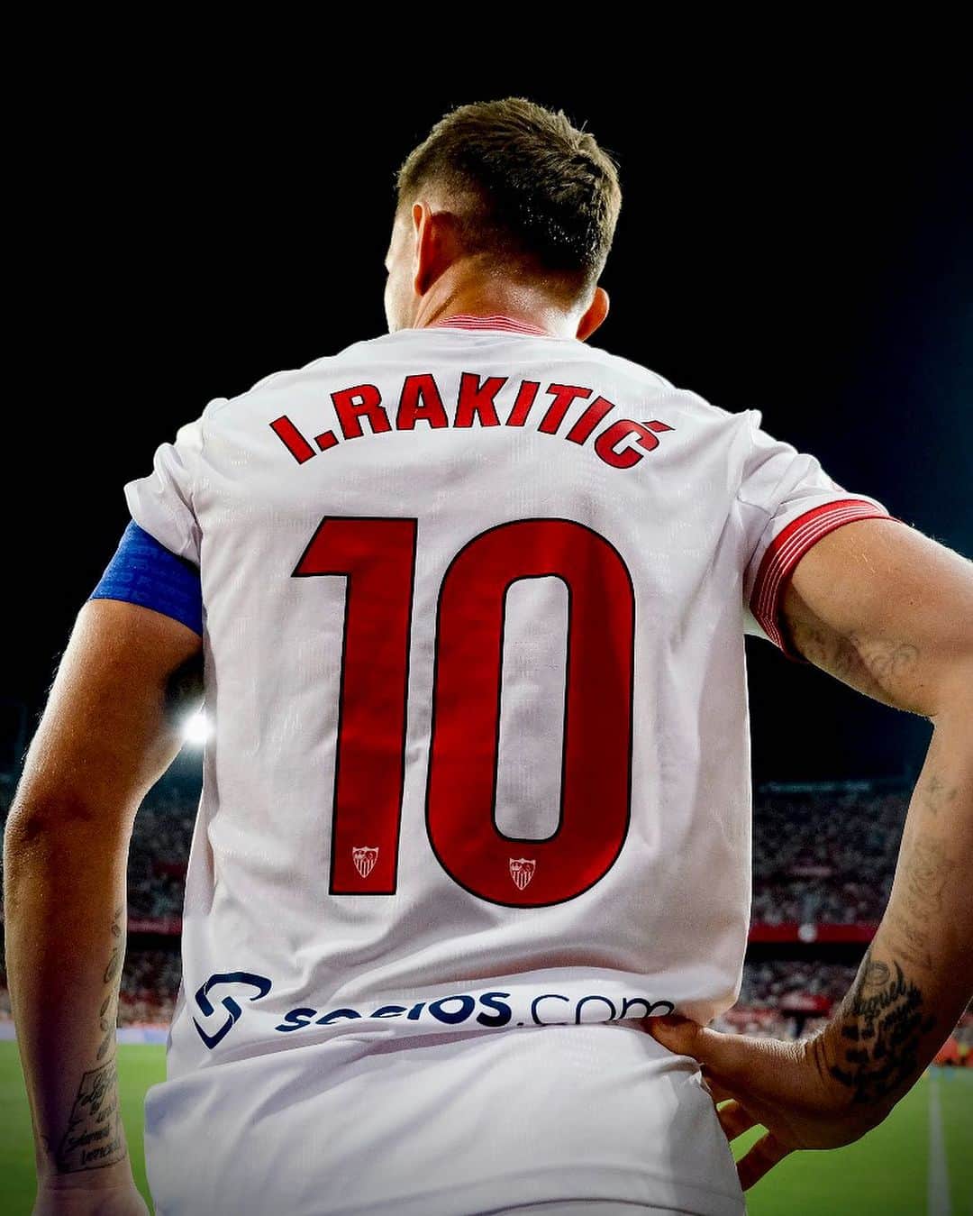 イヴァン・ラキティッチのインスタグラム：「⚽️💪🏼🔴⚪️ @sevillafc   #rakitic #laliga #sevillafc #wearesevilla #vamosmisevilla」