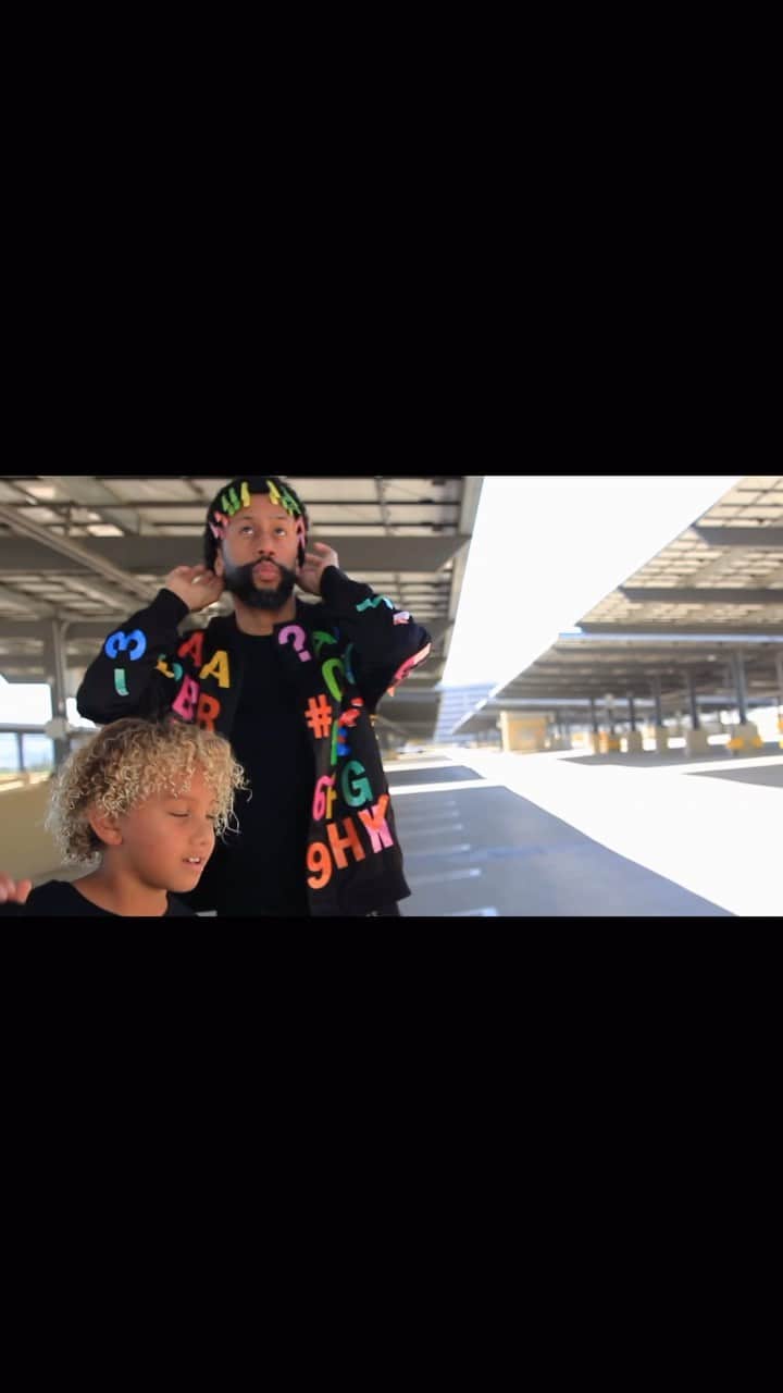のインスタグラム：「3PM IN WOODLAND HILLS.   🎥 @aysiavernell PRODUCED BY @blackirish3nt」