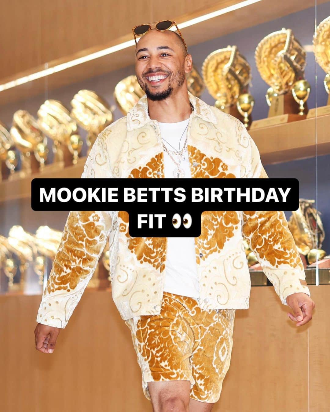 MLBさんのインスタグラム写真 - (MLBInstagram)「Drop a comment to wish the Dodgers star happy birthday 🔥  #MookieBetts #Dodgers #MLB」10月8日 7時03分 - mlb