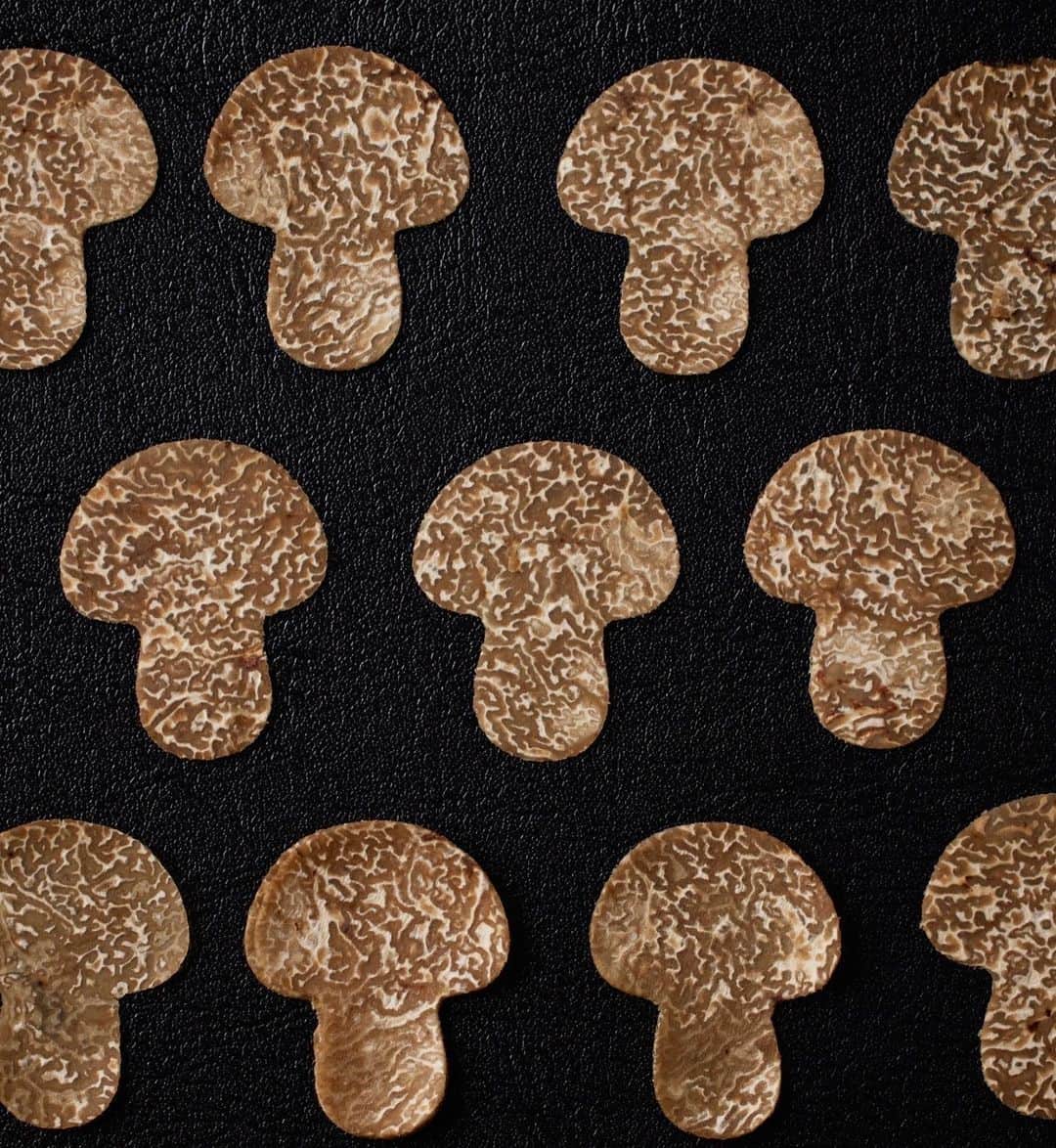 のインスタグラム：「Back to chefs work at @ete.restaurant . Autumn truffle into the mushroom shape 🍄🍄🍄」