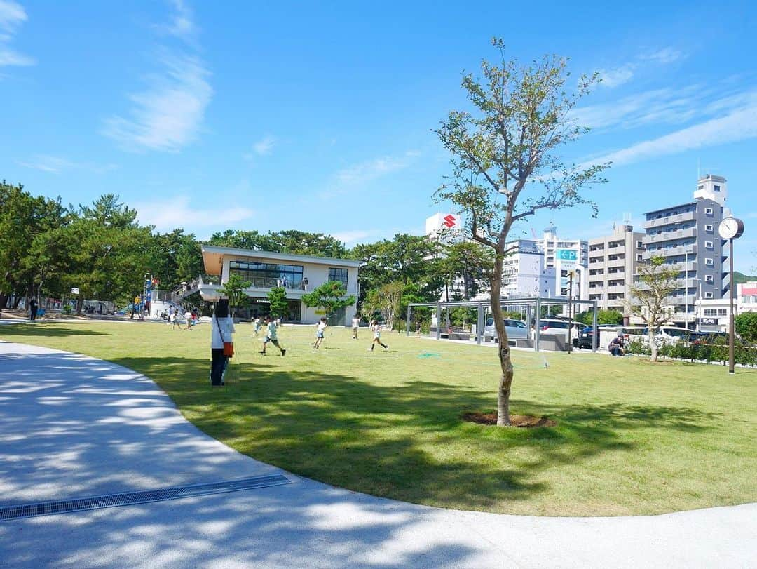 加納永美子さんのインスタグラム写真 - (加納永美子Instagram)「＿＿＿＿＿＿＿＿＿＿＿＿＿＿ 🩵サンデー神戸🩵  今回は須磨区の海浜公園に行ってきました！  スマスイ閉園後に公園全体のリニューアル工事が行われ、9月から新しい公園の一部がオープンしています✨️  お天気も良く、気候も過ごしやすくなったタイミングでの取材だったので、景色も良くてとっても気持ち良かったです😌  詳しくは10月8日(日)朝9:00~の放送をお聴きください🏝  ☀️サンデー神戸☁️ ▫️ラジオ関西 毎週日曜朝9:00~  radikoなどのラジオアプリ、サンデー神戸のHPから お聴きいただけます！！  #ラジオ関西 #サンデー神戸 #リポーター  #加納永美子 #followme #兵庫 #神戸 #kobe #須磨区 #須磨 #須磨海浜公園 #須磨水族館 #須磨シーワールド #神戸市 #レッドロブスター」10月8日 7時25分 - emiko_s2