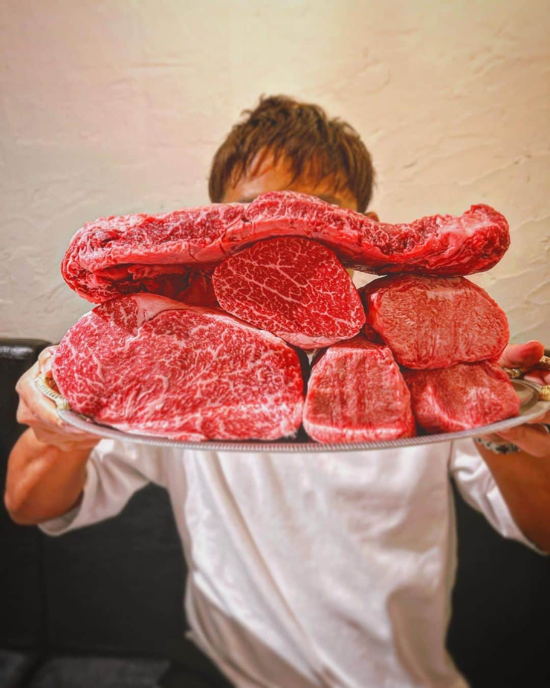 酒井健太のインスタグラム：「感無量  #焼肉 #感無量 #髪切ったよ」