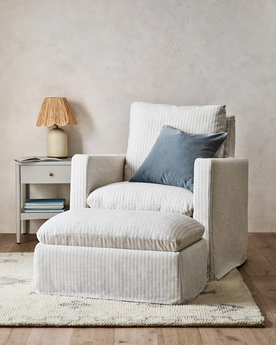 ジャスミン・トゥークスのインスタグラム：「Gliders, rockers, recliners–oh my! With stylish fabric options, modern must-have designs and cuddle-ready comfort, these are not your grandma's rocking chairs! Swipe to see a few of our favorites →  #NurseryFurniture #NurseryDecor #NurserySeating」