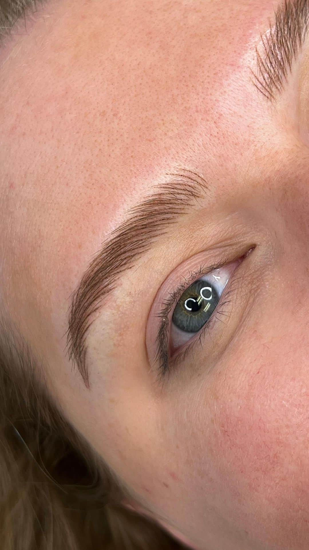 Haley Wightのインスタグラム：「🚨MACHINE NANO BROWS🚨 So happy to be offering this service now and I am IN LOVE with it! This has the same look as Nanoblading, it’s just a better service for those with thinner/oily/extremely sensitive skin! Wondering what service you’re a candidate for? Send a photo of your brows to our email info@daelascottsdale.com 🤍 Now available to book online!  Click the link in my bio to book through our website or call us at (602)809-9405!  #nano #brows #nanobrows #aznanobrows #azbrows #arizona #phoenix #scottsdale #microblading #nanoblading」