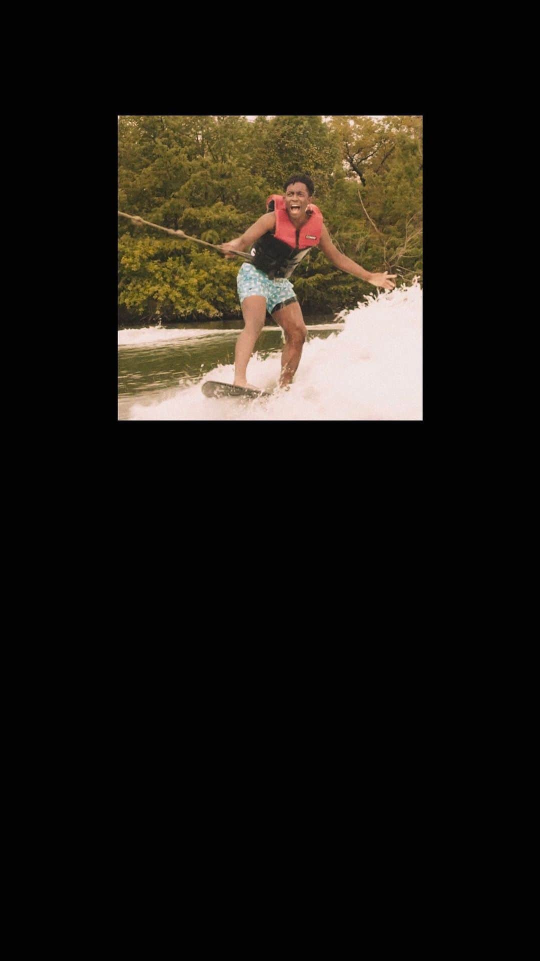 オースティン・ニコルズのインスタグラム：「Wakesurfing with @breland and 7X world champion @ashleykiddsurf 🏄🏼‍♀️」
