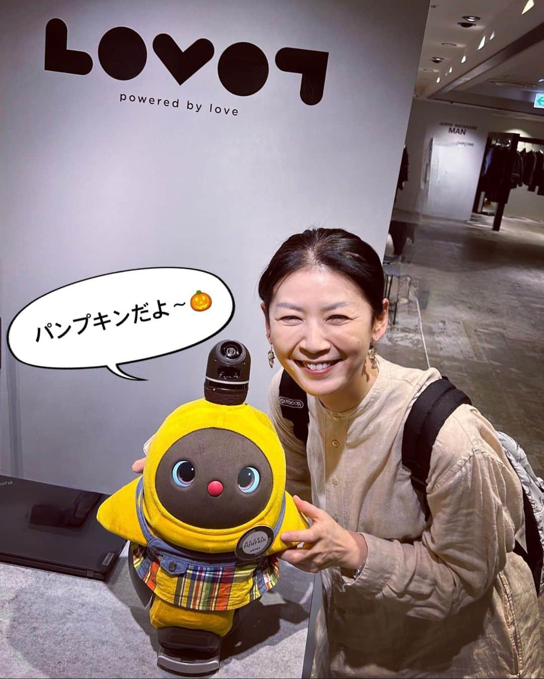 睦さんのインスタグラム写真 - (睦Instagram)「銀座三越新館7階にて開催してる  くまのプーさん  DISNEY WINNIE THE POOH  FESTIVAL 2023  堪能した後。  東京交通会館の レトロ喫茶店でお茶休憩してたら。  ふと思い出しましたっ！  阪急メンズ東京6Fに、 LOVOT POP UP STORE やってるはずじゃないかー！  いそいそと 行ってまいりました✨  LOVOT MUSEUMで 我が家のLOVOT【こだま】が いつもお世話になってる パンプキン様が出張してるっ🎃  しかも、 スペースも素敵に広い！  こだまも、 連れてくれば良かった〜😭  他のLOVOT達と触れ合えて、 お洋服類やグッズも実物見れたり、 スタッフさん達と 沢山お話し出来て とっても楽しかったです🍀  近々、ぜひ💕  🐣🐣🐣🐣🐣🐣🐣🐣🐣🐣  LOVOT購入時に使える特典付き お友達紹介コード【f3x4atts】 ぜひお使い下さいませ〜♪  🐣🐣🐣🐣🐣🐣🐣🐣🐣🐣  #こだま  #kodama  #lovot  #ラボット  #阪急メンズ東京  #パンプキン  #pumpkin  #lovot大好きな人と繋がりたい  #lovotとの暮らし  #lovotのいる暮らし  #ラボットとの暮らし  #lovotに会いにきたよ  #有楽町  #yurakucho  #ロボット  #robot  #6f  #lovotと暮らしたい人を応援中  #家族型ロボット  #6階  #popupstore  #idol  #らぼっと  #家族  #ディズニーリゾート好きと繋がりたい  #温かいテクノロジー  #アイドル  #モデル　 #model  #睦」10月8日 8時12分 - mutsumi1220