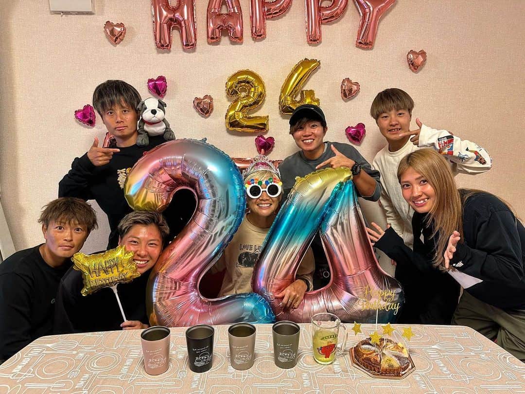 杉田亜未のインスタグラム：「.  なほさん永遠の24歳おめでとう😁🎉  いつも美味しいご飯を ありがとうございます！！ またすぐ行きます🫶笑  次はswitch大会🎮  #アルビレックス新潟レディース  #13」
