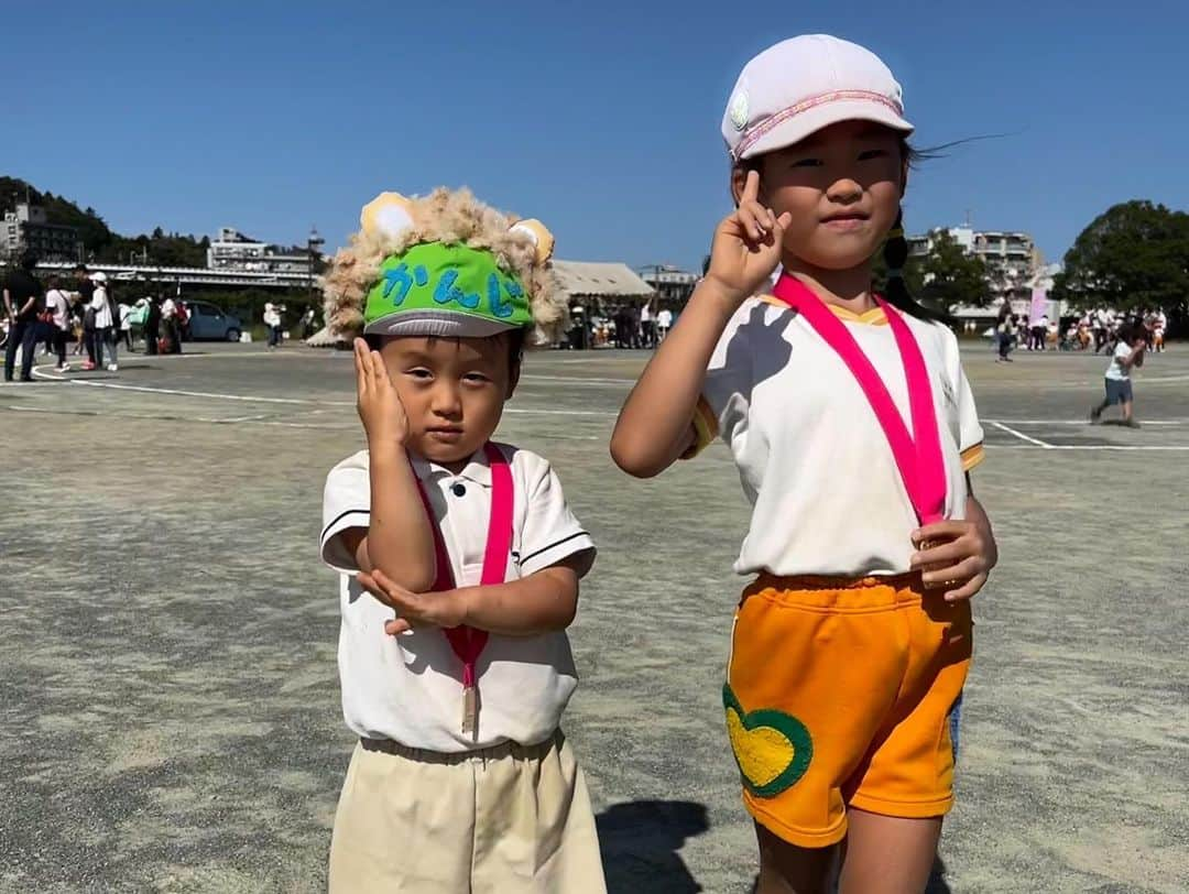 鈴木桂治さんのインスタグラム写真 - (鈴木桂治Instagram)「11/7は子供の幼稚園の運動会。 今年も天気が良く素晴らしい運動会でした！ 何ヶ月も前から準備をしていただいた先生方、関係者の皆様。参加した保護者の皆さん。ありがとうございました。 今年も最高でした！ 僕は親リレーで全力疾走して身体ガタガタです！ 運動会後は友達の家の資材置き場？仕事場？で、バーベキューを開催していただき、疲れた身体に肉とビールを補給しました。  友達もたくさんできて、素晴らしい幼稚園に感謝です。  #柿の実幼稚園　#運動会　#ありがとうございました」10月8日 13時45分 - gk.kizuna