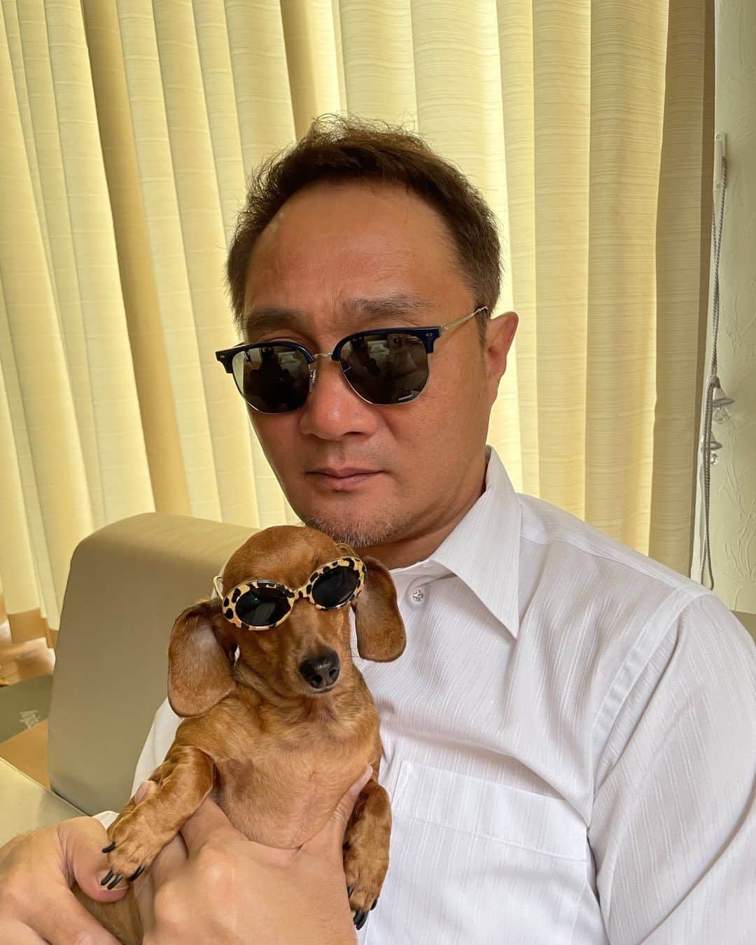 竹原慎二のインスタグラム：「おはよう 今日はこれからおでかけじゃ じゃあの。 #パピコ #お揃いコーデ #じゃあの。」
