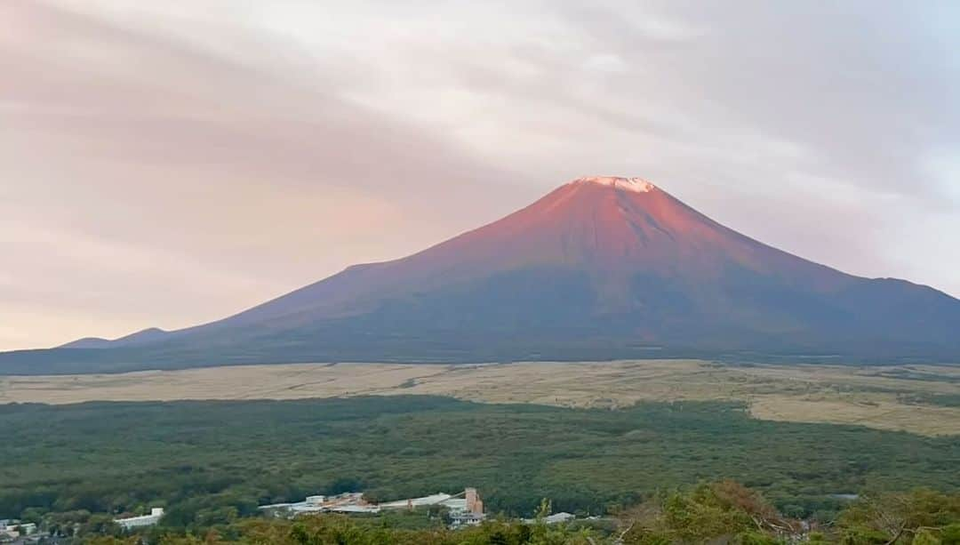 藤巻亮太のインスタグラム：「Mt.FUJIMAKI2023、初日お越しの皆様ありがとうございました！2日目も盛り上がっていくぞ！そろしく^ ^」