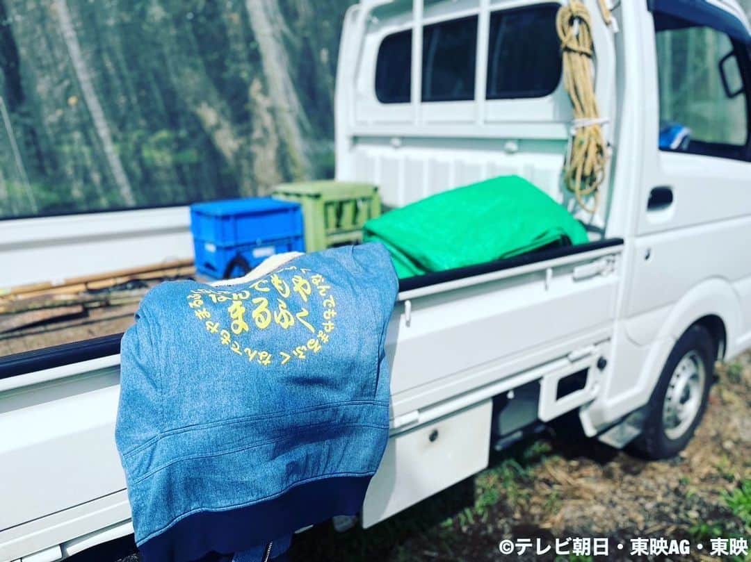 金城大和のインスタグラム：「本日  10年ぶりに日曜の朝にキョウリュウジャーが帰ってきます。  『王様戦隊キングオージャー』👑  　　　👑✖︎🦖  『獣電戦隊キョウリュウジャー』🦖  「はじめまして」も「ただいま」も全部届けます。  ブレイブというアイラブユーを全員で創りましたので受け取ってくださいね。  なぁ、友よ  用意はいいかい？  荒れちゃうよ〜止めてミロのヴィーナス！  #キングオージャー #キョウリュウジャー」