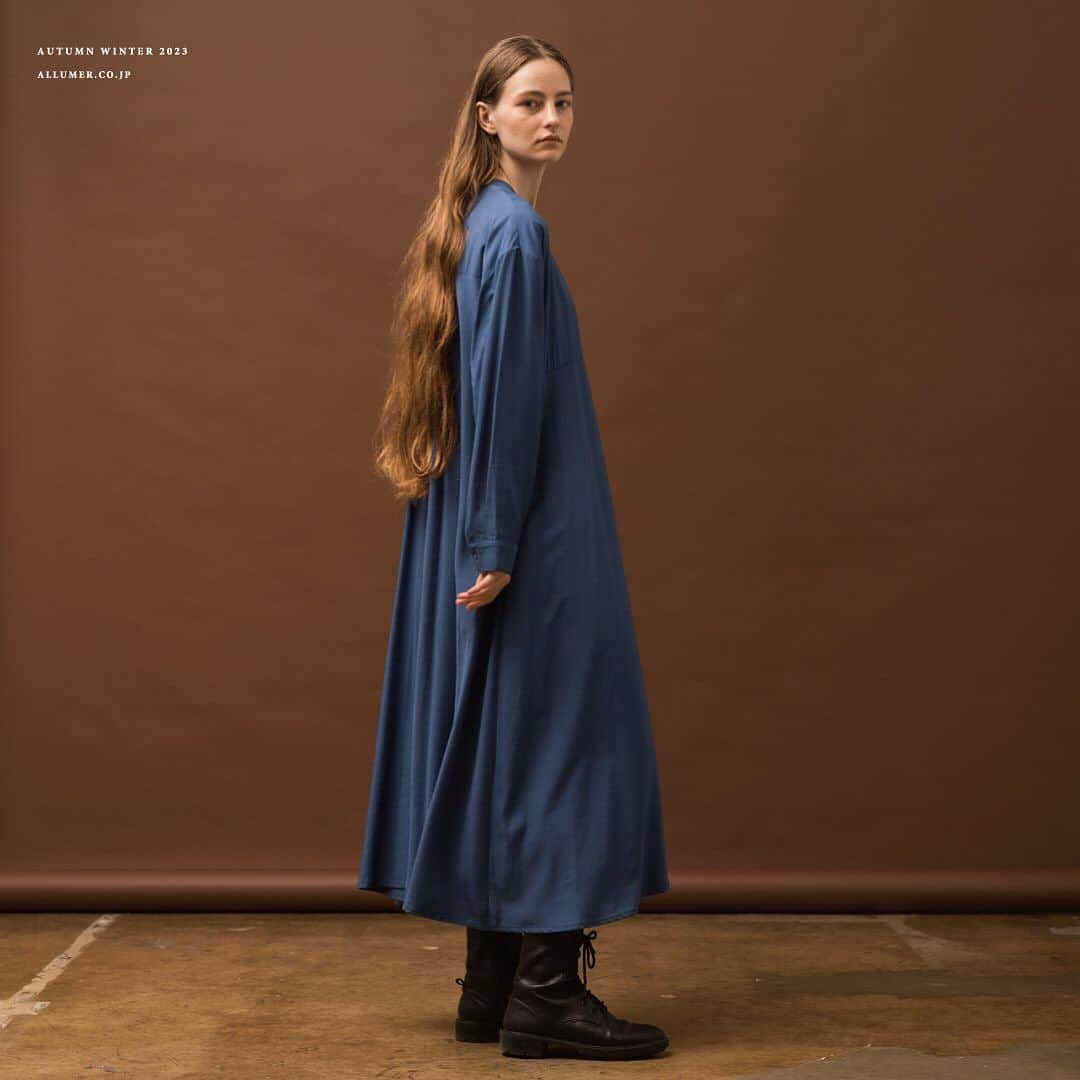 ALLUMERのインスタグラム：「Allumer 2023 AUTUMN WINTER  Flare Hem Band Collar Dress  ￥14,300(tax in)  #allumer」