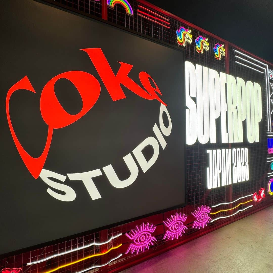 コカ･コーラのインスタグラム：「『Coke STUDIO SUPERPOP JAPAN 2023』 DAY2です😆  本日も会場の熱気をコカ･コーラ公式XとInstagramで随時様子をアップしていきますっ📸✨  #CokeSTUDIO音楽って魔法だ #これがSUPERPOPだ」