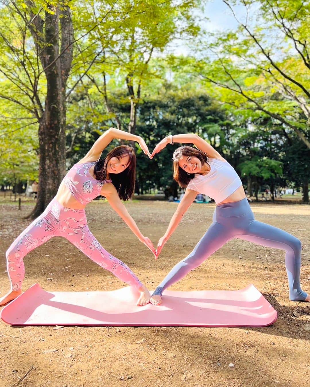 吉村優さんのインスタグラム写真 - (吉村優Instagram)「* park yoga🧘🏻‍♀️ ご参加下さった皆さま ありがとうございました♡ * 心地良い気候の中 自然を感じながらのヨガは 格別でした🌲🍂 そして何より 素敵なyoga loverにお会いできて 皆さまのヨガ愛溢れるトークが 嬉しかったです🥰 * お写真沢山撮って頂いたので ゆっくり投稿しますね〜🧘🏻‍♀️ * 梨那ちゃんありがとう♡♡ * #parkyoga #yoga #mindreset  #meditation  #ヨガ #瞑想」10月8日 8時58分 - yuyoshimura87