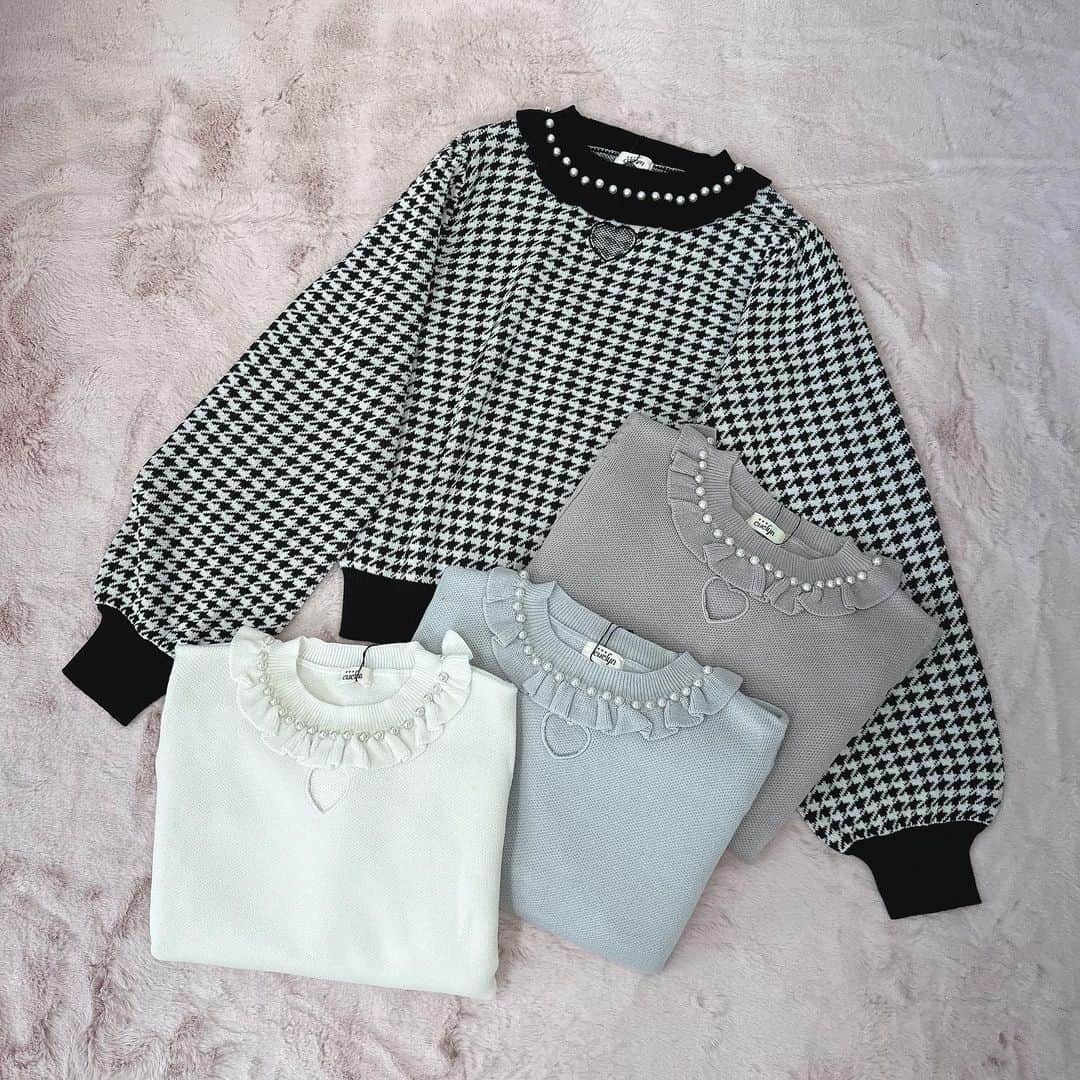 evelynさんのインスタグラム写真 - (evelynInstagram)「winter collection new arrival🧸♥︎ ㅤㅤㅤㅤㅤㅤㅤㅤㅤㅤㅤㅤㅤ #ハートカットニット¥6,400 【OW/IGY/PI/千鳥】 ㅤㅤㅤㅤㅤㅤㅤㅤㅤㅤㅤㅤㅤ #evelyn #エブリン #ガーリーコーデ #甘めスタイル #甘めコーデ #清楚コーデ #可愛い  #girly #feminine #パステル #girl #evelynコーデ #フェミニンコーデ」10月8日 9時02分 - evelyn.official