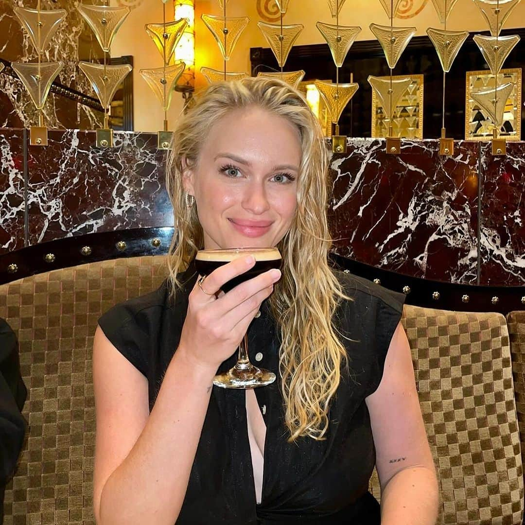 レヴェン・ランビンさんのインスタグラム写真 - (レヴェン・ランビンInstagram)「☕️ 🍸」10月8日 9時03分 - levenrambin