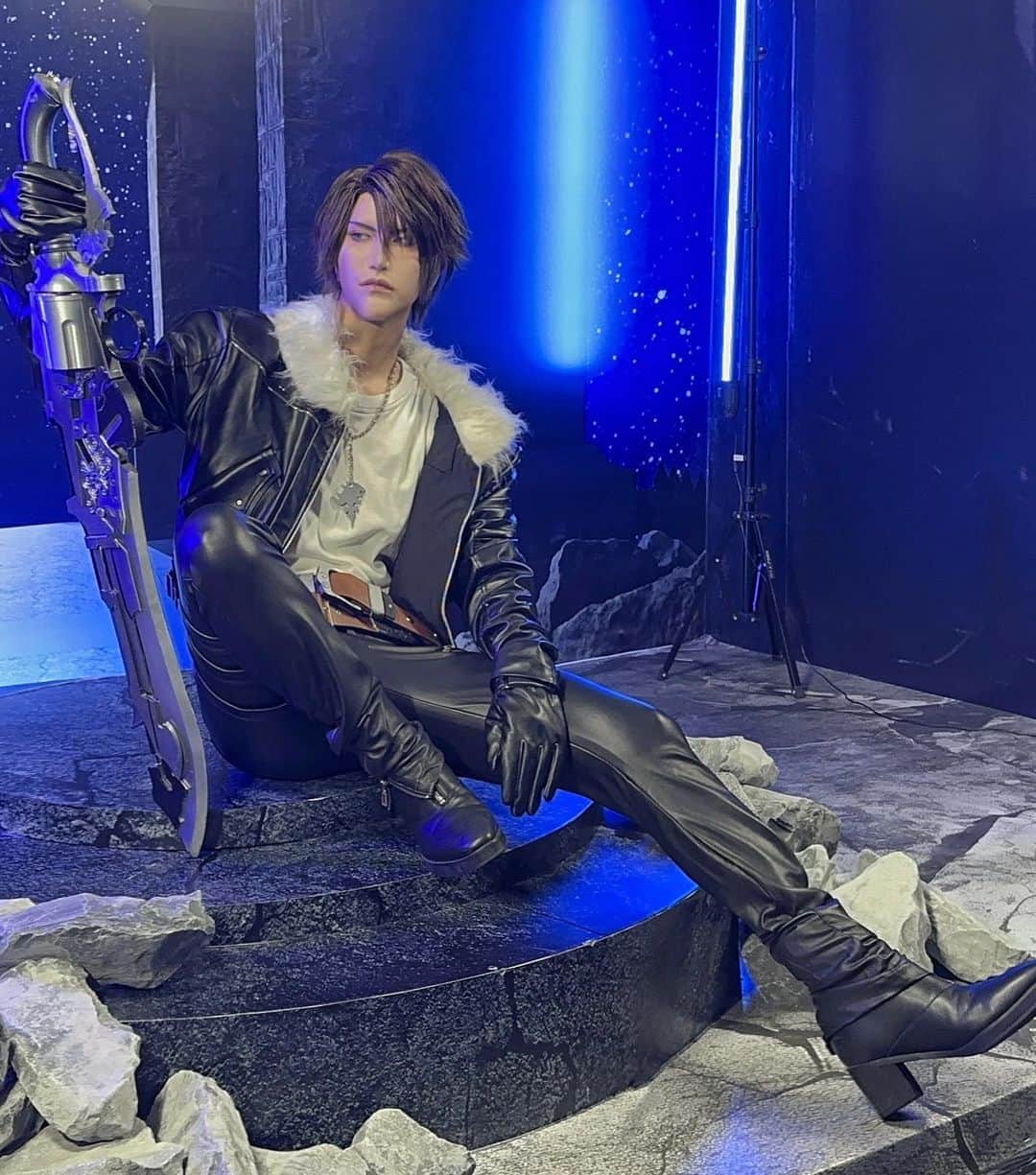 ズミのインスタグラム：「スコールレオンハート  まさかこの時代にスコールできるとはなぁ...感慨深い...🥲  #cosplay #finalfantasyviii #squallleonhart #squallleonhartcosplay #ff8 #スコールレオンハート」