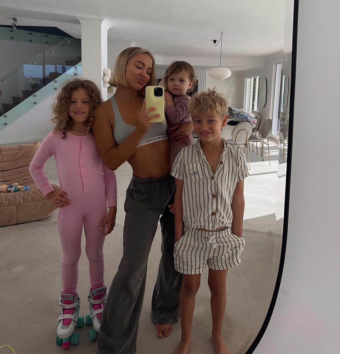 Tammyのインスタグラム：「Unsure if my kids are tall or I’m just short」