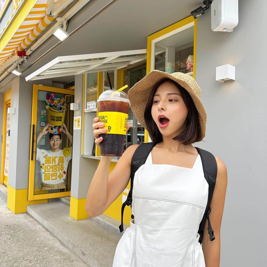 天野一菜のインスタグラム：「時差ゆえに 季節感がバグっててごめんなさい☕️👒  今年はがっつり夏バテで 体調悪い日が多くて全然食が進まず…😢 最近はたくさん食べて体力回復させています！  みなさまも季節の変わり目、気をつけてね🫶」