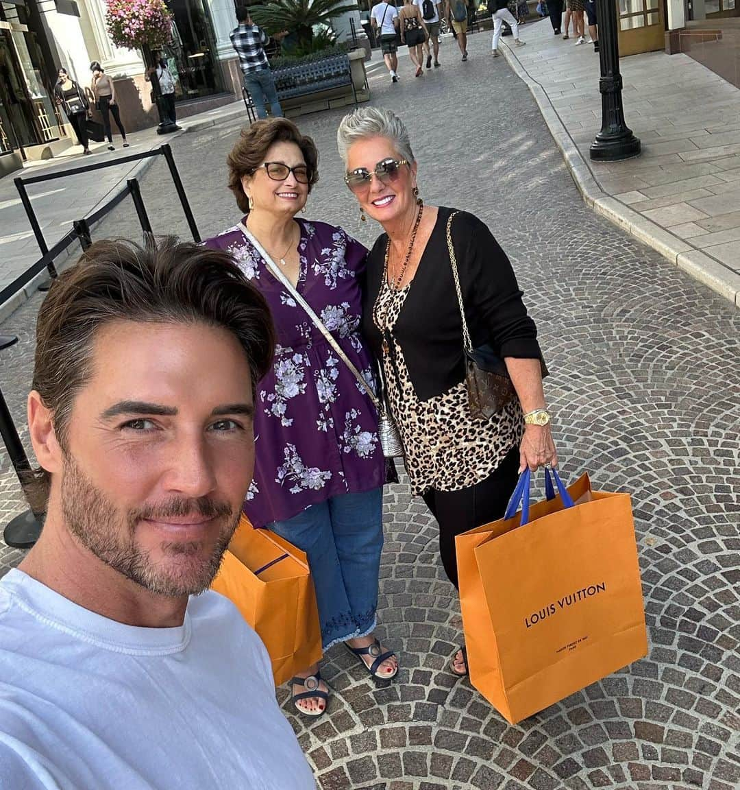 ポール・ノートンさんのインスタグラム写真 - (ポール・ノートンInstagram)「Happy Birthday to my incredible mother. Spending time with you is the most precious time I’ll ever know. Please come back soon with Aunt @teresakingsbay we always have so much fun!」10月8日 9時25分 - paulnortonhair