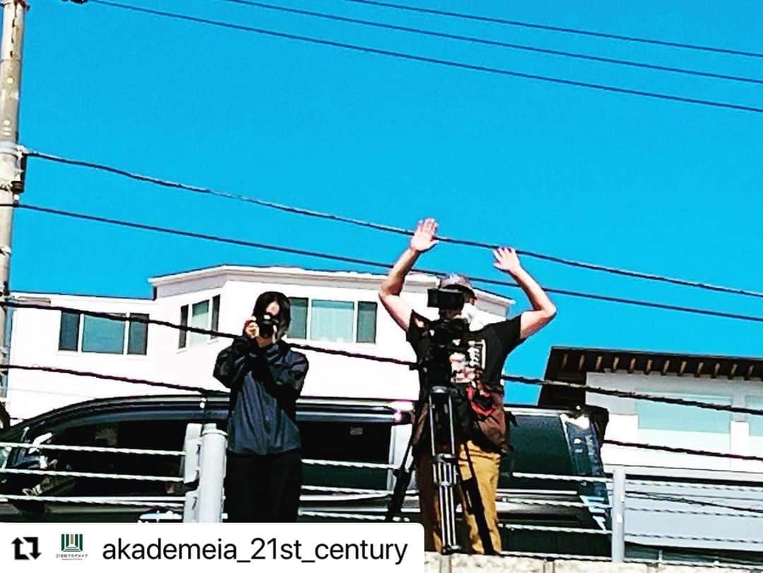 東京観光専門学校さんのインスタグラム写真 - (東京観光専門学校Instagram)「#Repost @akademeia_21st_century with @use.repost ・・・ 🌊湘南アカデメイア🌊  本日、10月7日(土)に 鎌倉市腰越の海岸で行われました サンドアートフェスティバルに 東京アカデメイアの学生と共に参加してきました🎨  NPO法人 NAZeが主催するこの「サンドアートフェスティバル」は、砂像づくりの第一人者である保坂俊彦先生をお迎えし、鎌倉市腰越の海岸の砂で子供たちや家族みんなで砂像づくりを行うイベントです🏖  東京アカデメイアの学生が日ごろの学びを活かし、イベントの様子を写真や動画として記録するボランティアスタッフとして参加し、さらに、記録した 作品を通じて、環境汚染の問題や自然保護の大切さを広く認知させる活動も今後は行っていきます✨  作品やビーチクリーンの様子もアップしますので、続きをお楽しみに!!  @nazekamakura の皆様 ありがとうございました🙇‍♀️ ・ #21世紀アカデメイア #大学も専門学校も超える新たな学びの場 #富士五湖サミット #アカデメイアライフ #教育の未来 #学びの新時代 #未来の学びの場 #実践重視の学びの場 #プロフェッショナル力を磨く #新たな時代の学校で実践力を身につける #仲間と輝く  #夢にチャレンジ  #サンドアート」10月8日 9時25分 - tokan_1967