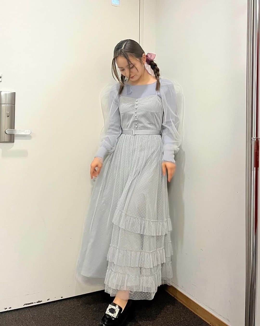 岡田結実さんのインスタグラム写真 - (岡田結実Instagram)「最近のお衣装たち〜 ギャルからキャラクター風からシンプルからモテまで幅広い🥹🥹  1-2枚目 ジャケット @_vacancy_official トップス @cocodeal_official ショートパンツ @sly_official ブーツ @dianashoespress イヤリング @lattice_lessignes  3-4枚目 ワンピース @obli_official イヤリング @abiste_official  5-7枚目 トップス、ワンピース @limue_official 靴 @randa_pic イヤカフ @goldy_jp  8枚目 トップス、ワンピース、靴 @randa_pic  9-10枚目 ワンピース、ベスト @lily_brown_official 靴 @dianashoespress」10月8日 9時21分 - okada_yui_official