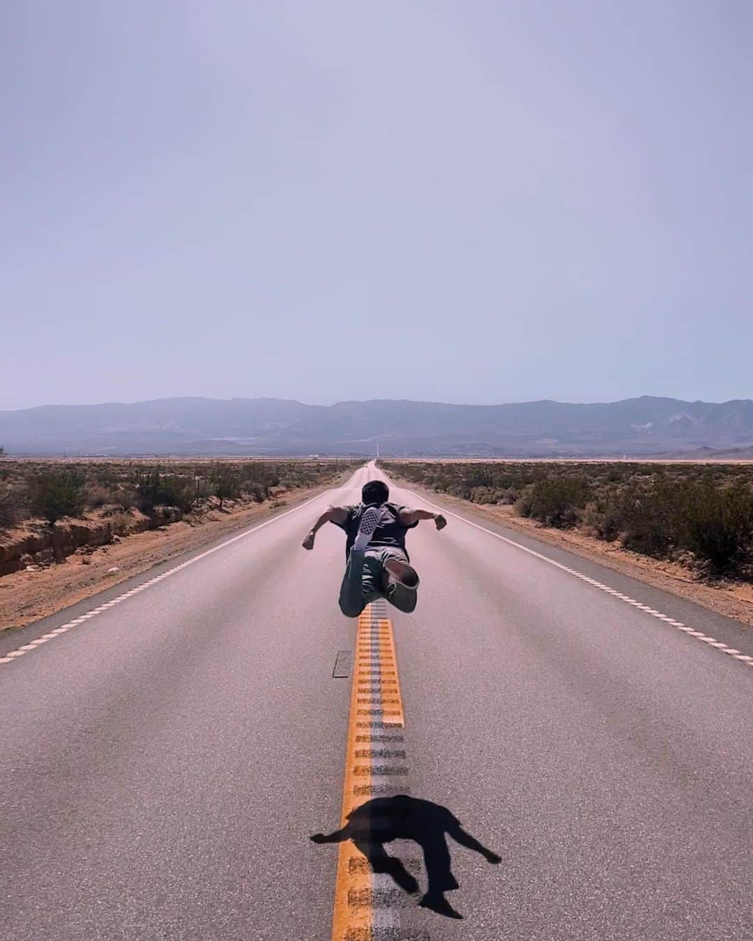 RJ Punoのインスタグラム：「Road Warrior   #FreeezeofTheDay #makephotoscoolagain #shotoniphone」