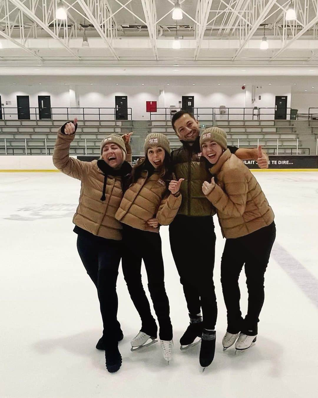 テッサ・ヴァーチュさんのインスタグラム写真 - (テッサ・ヴァーチュInstagram)「Montreal roundup 🤎」10月8日 9時49分 - tessavirtue17