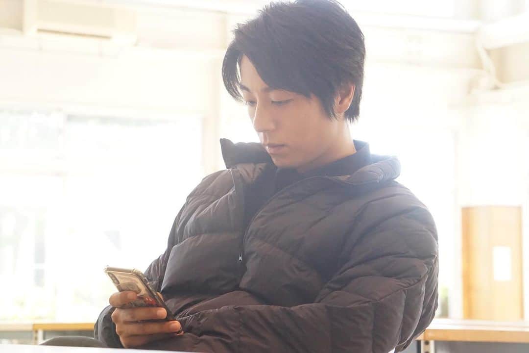 熊木陸斗のインスタグラム：「第6話観てくれた方ありがとうございました！！ 今回はスパナ回！ まだ観れてない方はTVerで見逃し配信もあるのでぜひ！！！  そんなスパナことヤスが昨日撮ってくれた写真たちをどうぞ📸 @yasunari_fujibayashi   #仮面ライダーガッチャード #仮面ライダー #ミナト#ミナト先生」