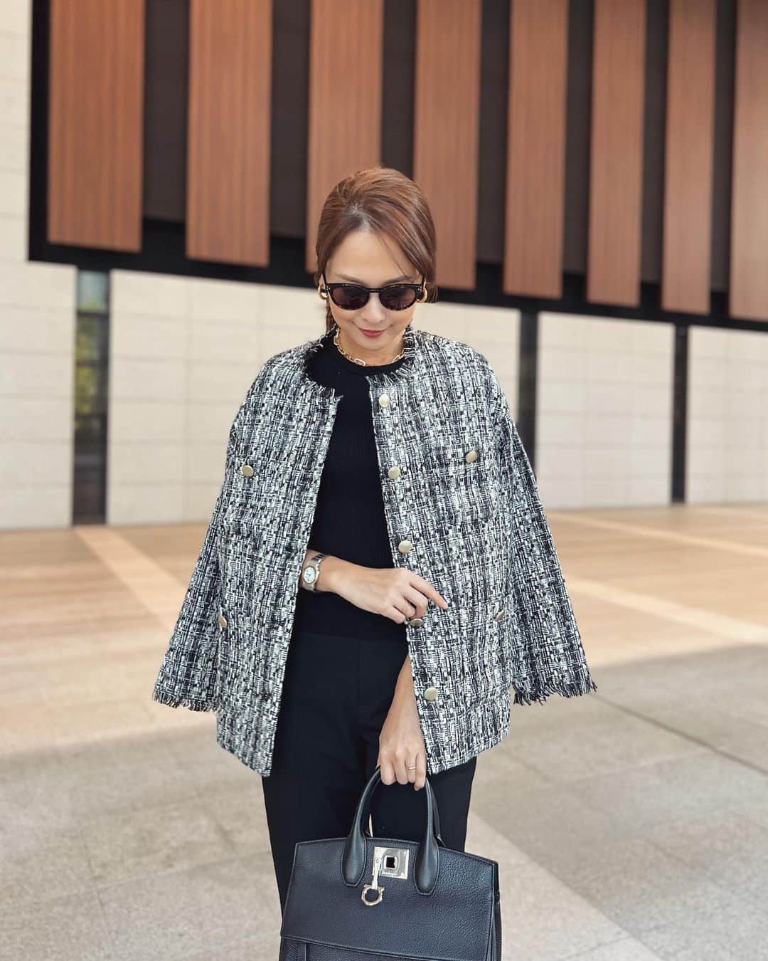 MAICOさんのインスタグラム写真 - (MAICOInstagram)「#outfit . . 一気に肌寒くなって来たので、最近はジャケットの出番が多めです。  ゴールドボタン×ツイードの大好きな組み合わせ。 デニムにも合わせたいです🫶🏻✨  Jacket... @nostalgia_jp   #nostalgiajp #ノスタルジア #noszozo」10月8日 9時57分 - maico0327