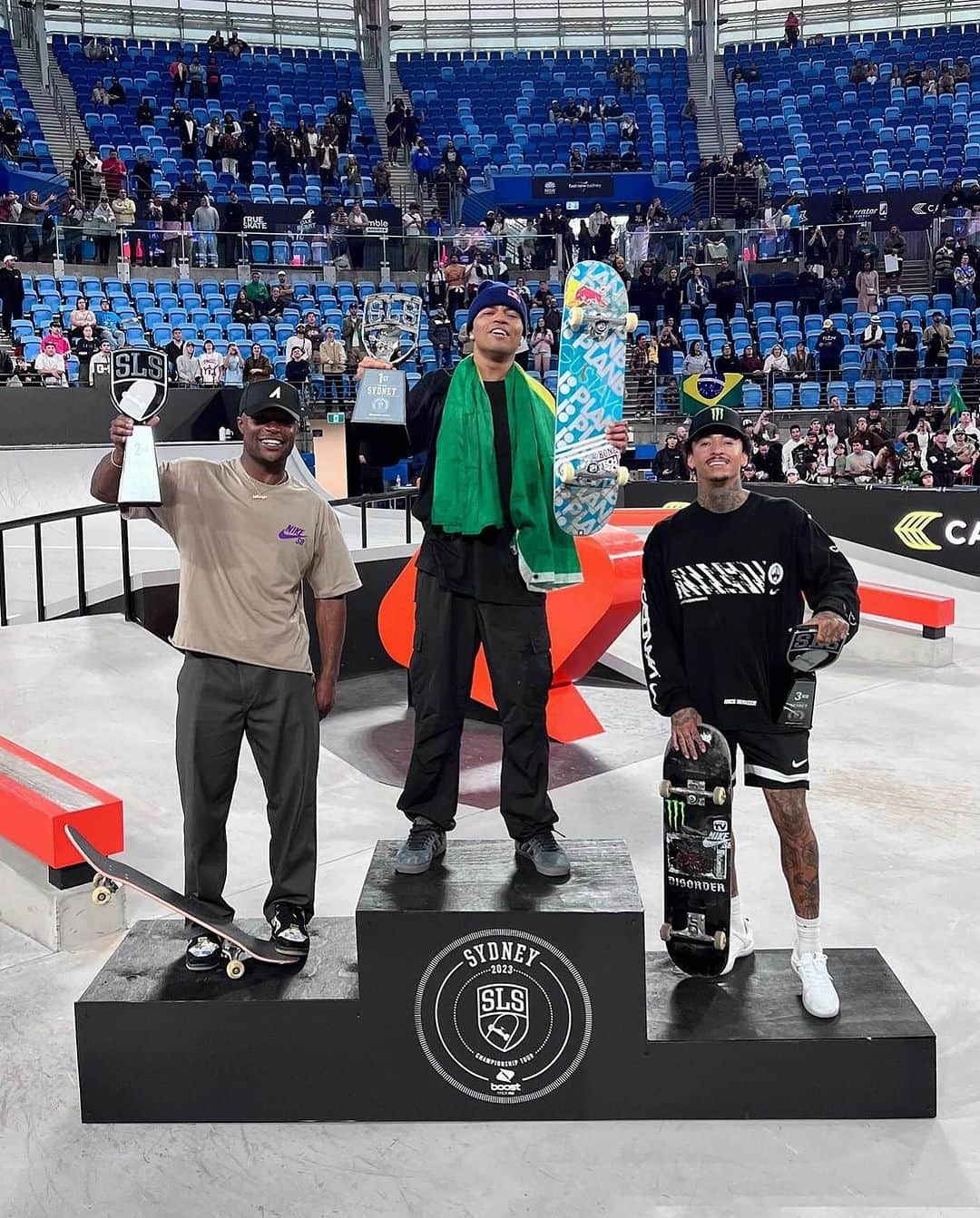 ダショーン・ジョーダンさんのインスタグラム写真 - (ダショーン・ジョーダンInstagram)「Great times and great vibes this weekend @sls !   Amazing skating from all the kings & queens, Stoked to share podium with my kings @fgustavoo @nyjah . Forever inspired by y’all and Forever grateful for these moments, Thank you Sydney, Big love!!  ✨❤️  📸 @jakedarwen」10月8日 10時15分 - dashawnjordan