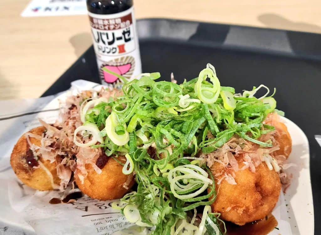 のインスタグラム：「朝たこ焼きで気合いいれた‼️今日は呑むぞ🍺 #たこ焼き　#朝ごはん」