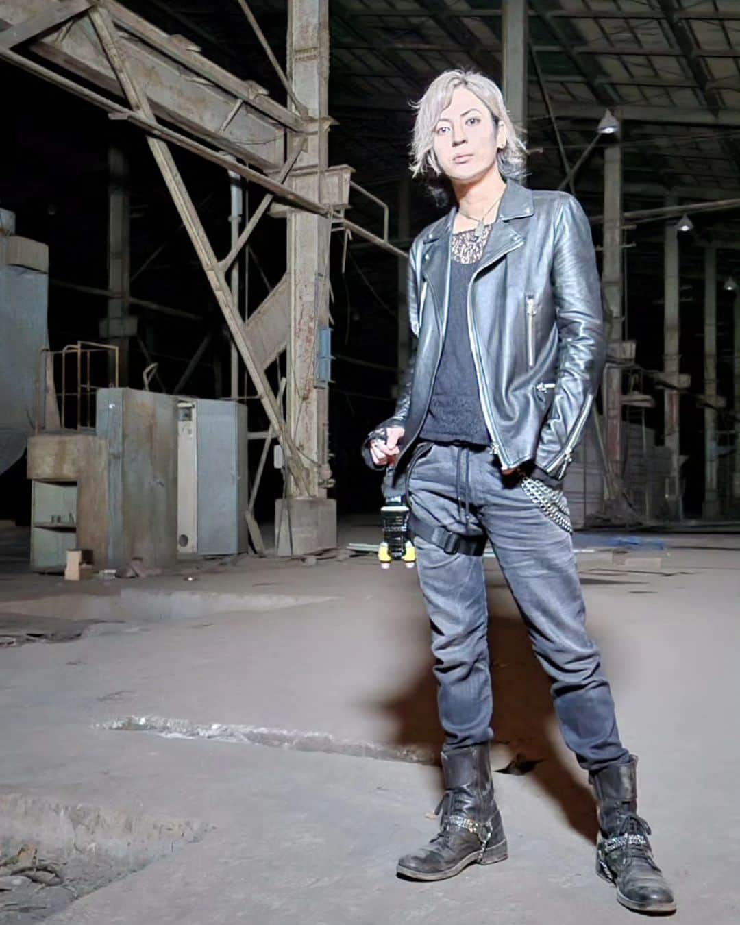 斉藤秀翼のインスタグラム：「#キングオージャー⁡ ×  #キョウリュウジャー⁡ ⁡コラボ回、いかがでしょうか！！⁡ ⁡10年振りのキョウリュウジャー⁡ ⁡沢山の熱い声をいただき嬉しい限り。。⁡ ⁡⁡ ⁡来週はどうなっちゃうのか！！⁡ ⁡⁡ ⁡また一緒にリアタイしましょっ！！⁡ ⁡⁡ ⁡ #ニチアサ⁡ ⁡ #スーパー戦隊⁡ ⁡ #特撮⁡ ⁡ #王様戦隊キングオージャー ⁡ ⁡ #獣電戦隊キョウリュウジャー⁡ ⁡ #supersentai ⁡ ⁡ #powerrangers ⁡ ⁡ #hero⁡ ⁡ #kyoryuger」