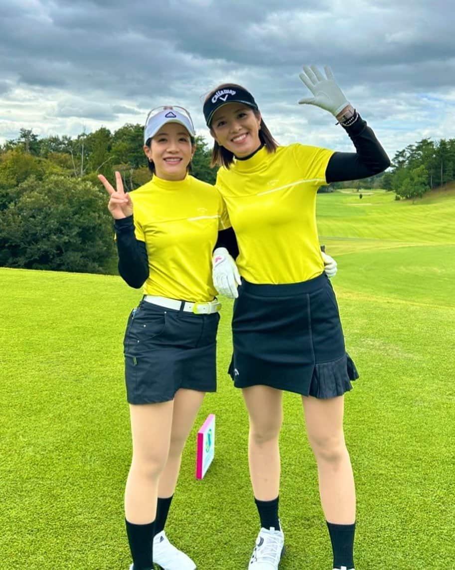 大江香織さんのインスタグラム写真 - (大江香織Instagram)「. センコーグループLADY GO CUP⛳️ ⁡ 「女性が輝く社会の構築を応援していくための、女子プロゴルフミドルトーナメント」がコンセプトのLADY GO CUP。 ⁡ 育児でなにかと忙しく、ゴルフがすっかり疎かになっていました。 そんな日々を送っている中、大会へのお誘いを頂き、本当に嬉しかったです…！ ⁡ 試合を通してゴルフに向き合う時間、緊張感、喜び。 練習してないくせに、失敗すると悔しくて堪らなかったり。笑 こんな感情は試合じゃないと味わえないなーって。 参加者にはママさんゴルファーも沢山いて、子育てしながらゴルフやお仕事を両立させている姿に、たくさん刺激を受けました！ もっと向上心を持ってゴルフと向き合おうと、自分を見つめ直す事にします。 30歳以上のミドルエイジに真剣勝負できる場を提供して下さり、感謝の気持ちで一杯です！ ⁡ 唯一の心残りは、娘を連れて参加する予定が、前日に体調を崩してしまい叶わなかった事です。 また機会があれば今度こそ、娘を連れて参加したいです♪ ⁡ @ladygo.golf ⁡ #LADYGO #LADYGOGOLF #センコーグループホールディングス #蒲生ゴルフ倶楽部」10月8日 10時35分 - _kaori.ohe_