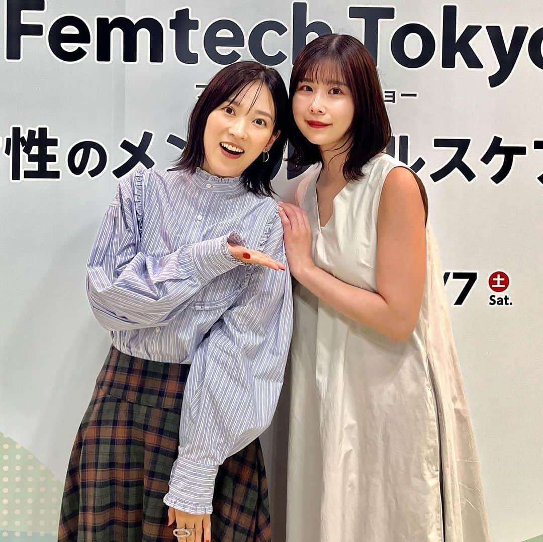 亜希子さんのインスタグラム写真 - (亜希子Instagram)「映画『人生に詰んだ元アイドル 〜』関連イベントで、有村藍里ちゃんとビッグサイトでトークショーさせて頂きました。  普段、プライベートで銭湯に行ったり、お互いLINEで色々なことを語ったり…。  何より誕生日が同じ日(!!!)という特大級のミラクルをかます私たち💃🌹  藍里どん🍑🍑  見た目はふんわりとした美しさを携えながら、芯が強く、常に真面目で、ひとつのことに一生懸命で、そして真心を大切にして生きておられるレディーです。  プライベートで会う時、我々は完全にオフモードでスッピンのことも多く🤫  (勿論、スッピンでも藍里どんは美しくて発光しておられ…✨)  こうしてトークショーをご一緒するのは初めてでしたが、凄くよいバイブスが空間に流れ、大成功で、よかったです。  会場200席くらいでしたでしょうか？   メディアの皆様、事前に予約してお越しくださったお客様、飛び込みで私たちのことを見つけ、聴いて下さった方で最終的に、ほぼ満席に近い状態に🈵✨  誠に、ありがとうございました。  今回、女性のメンタルヘルスケアに特化したイベントでした。  こうした機会を頂き、私が一人の作家として伝えていきたいことともリンクし、とても嬉しいです💍  アキコ衣装: スカートとブラウス(@manon_official ) リング (@somnium_22 ) イヤリング (@goldy_jp ) ファッションプレス susupress(@susu_press )さんでお借りしました🙏✨」10月8日 10時42分 - akiko_ohki