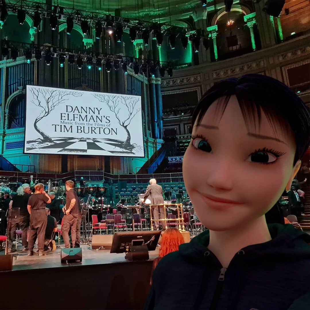 Ami Yamato（ヤマトアミ）のインスタグラム：「Fantastic evening experiencing the wonderful music of @dannyelfman , with the legend himself performing some numbers. Exactly 10 years to the day from when he was last here at the @royalalberthall  Thank you good sir. You're welcome back anytime! 🪲🧃 #dannyelfman #timburton #beetlejuice #nightmarebeforechristmas #wednesday」