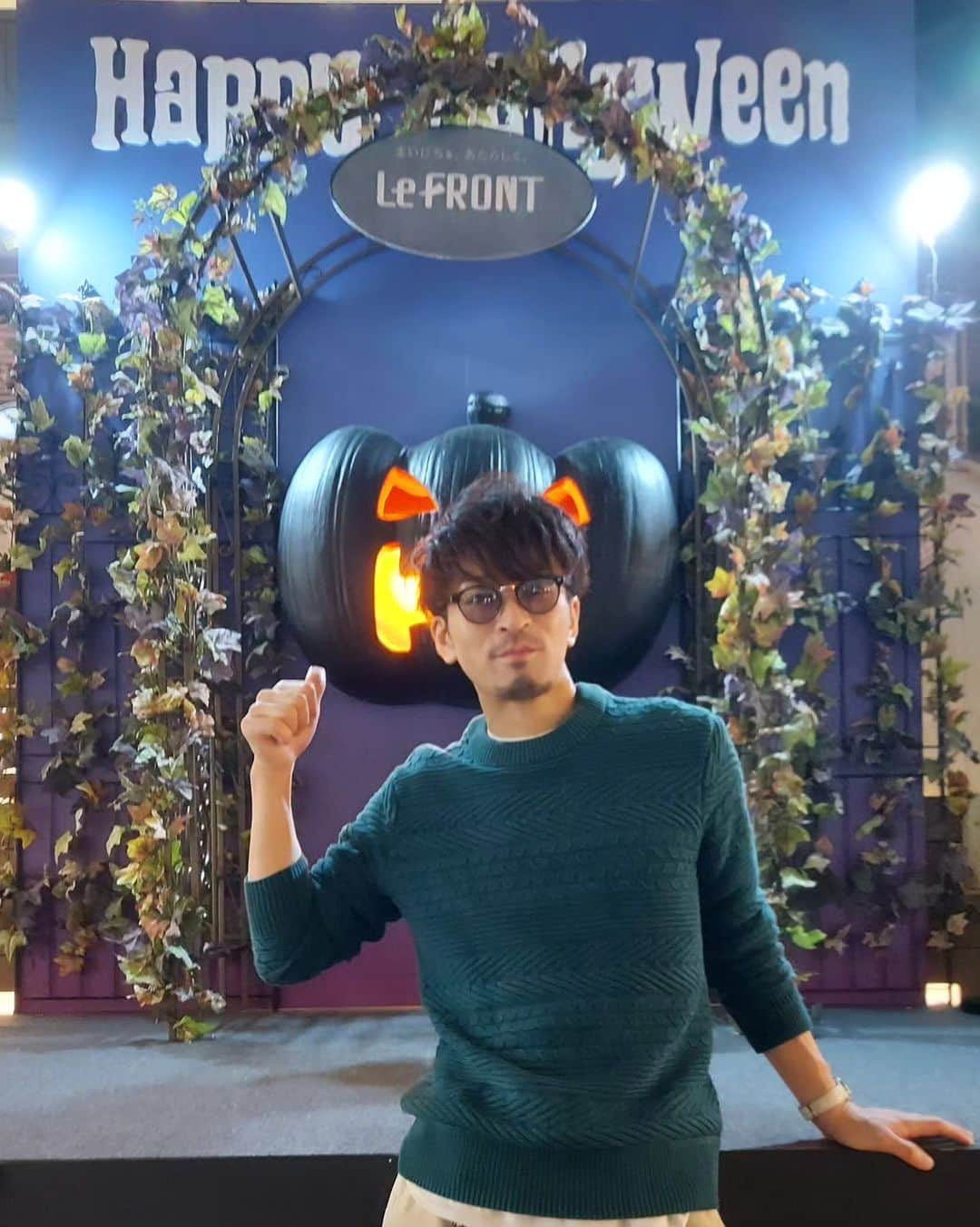 榎木智一のインスタグラム：「. . 街は、ハロウィンの雰囲気になってきましたね🎃  急に寒くなったので、体調に気をつけてくださいね🎃  🎃Just be yourself🎃  #榎木智一 #俳優 #イケオジ #シブオジ #髭男子 #コーデ #大人コーデ #tiktok #動画 #🔰 #初心者 #halloween #アロママッチ #hibi #えのスタグラム #followme #actor #演員 #배우」