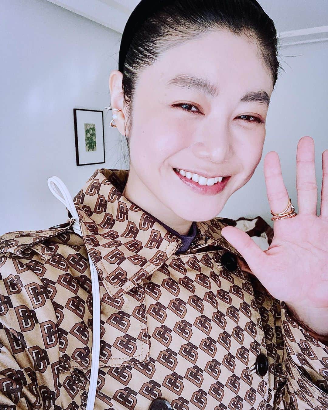IZUMIのインスタグラム：「◯ @bananarepublic_jp のトレンチ🧥が 着れる季節がやってきた😍👐🤎 みなさま、 本日も素敵ないちにちを♡♡♡ #izumisfashion #ootd」