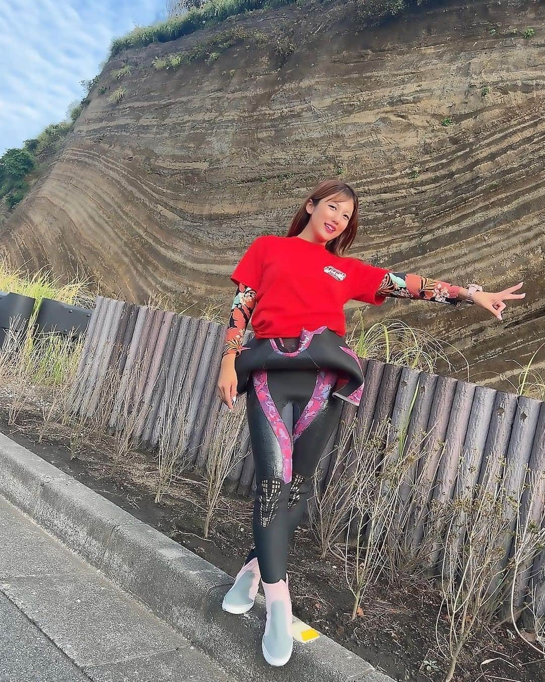 神谷麻美さんのインスタグラム写真 - (神谷麻美Instagram)「#大島 だよっ💖🥰🐢🌺🌴💖✨️  #バームクーヘン みたいな#断層 💖🪨💖✨️  大島はカメと大きい魚がいっぱいいて可愛いっ💖°･🐠💖✨️  🐢#野田浜 三角形の魚👩‍❤️‍👨💖✨️  🐢#王の浜 TVの映像のように綺麗 💖透明度高すぎた💖✨️  🐢#けいかい　竜宮城連れてってくれそうな大きい亀がいた💖🐢✨️  カメは大きいと恐竜みたいで、可愛いすぎる💖🥰🦖💖✨️  カメいっぱい見てる🐢💖✨️ 幸せだぁ💖🐢✨️  海の中って #神秘的 🥰❤️✨️ 素敵🥰❤️✨️  @aloha_lounge_lanai  #ダイビング 🧜‍♀️💖✨️ #diver   #diving  #scubadiving 🤿#利島  #ダイビング女子 👑💖✨️  #スキューバダイビング 🐬💖✨️  #buddysbell」10月8日 11時11分 - asamice428