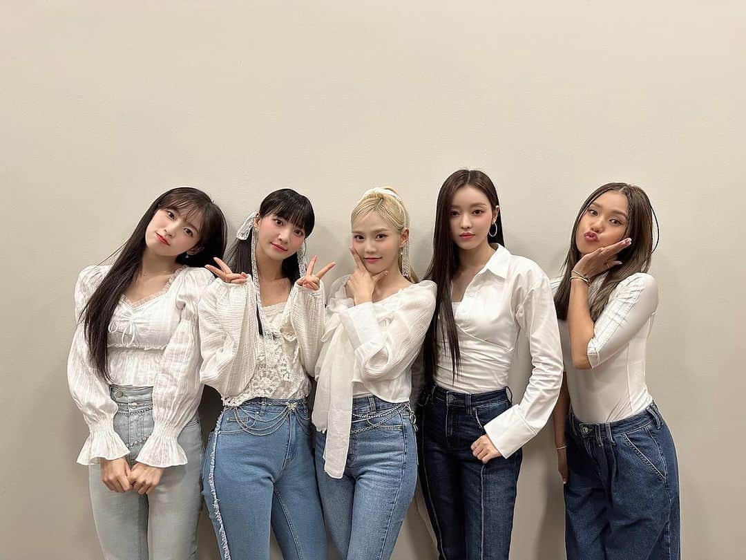 OH MY GIRLのインスタグラム：「231008 KCON SAUDI ARABIA 2023 📸  옴걸 케이콘 시작, 옴걸 케이콘 빵빠레 불면서 시작, 옴걸 케이콘 축제 시작, 옴걸 케이콘의 축복 시작 🎊🎉 사우디 케이콘에서도 크리들과 함께해서 행복했답니다🤍  #오마이걸 #OHMYGIRL #OMG」