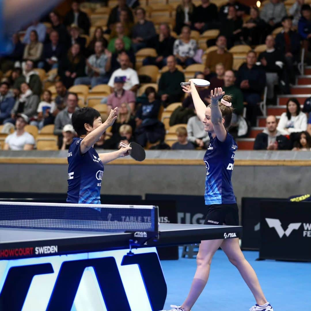 DE NUTTE Sarahのインスタグラム：「Finally!!! We got our first title in Women's Doubles 🏆🥳  #WTT #Stockholm  On our way to Oman now 🇴🇲 for the next competition ✈️ 💪🏽🏓  Thanks to everyone for their support ❤️」