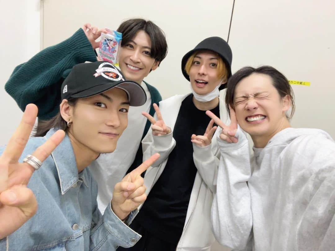 田口涼のインスタグラム：「ともるとゆうき出演舞台観てきたよ！ おもしろかったよー！」